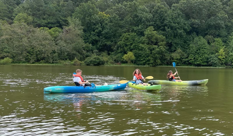 10th graders kayaking on the lake