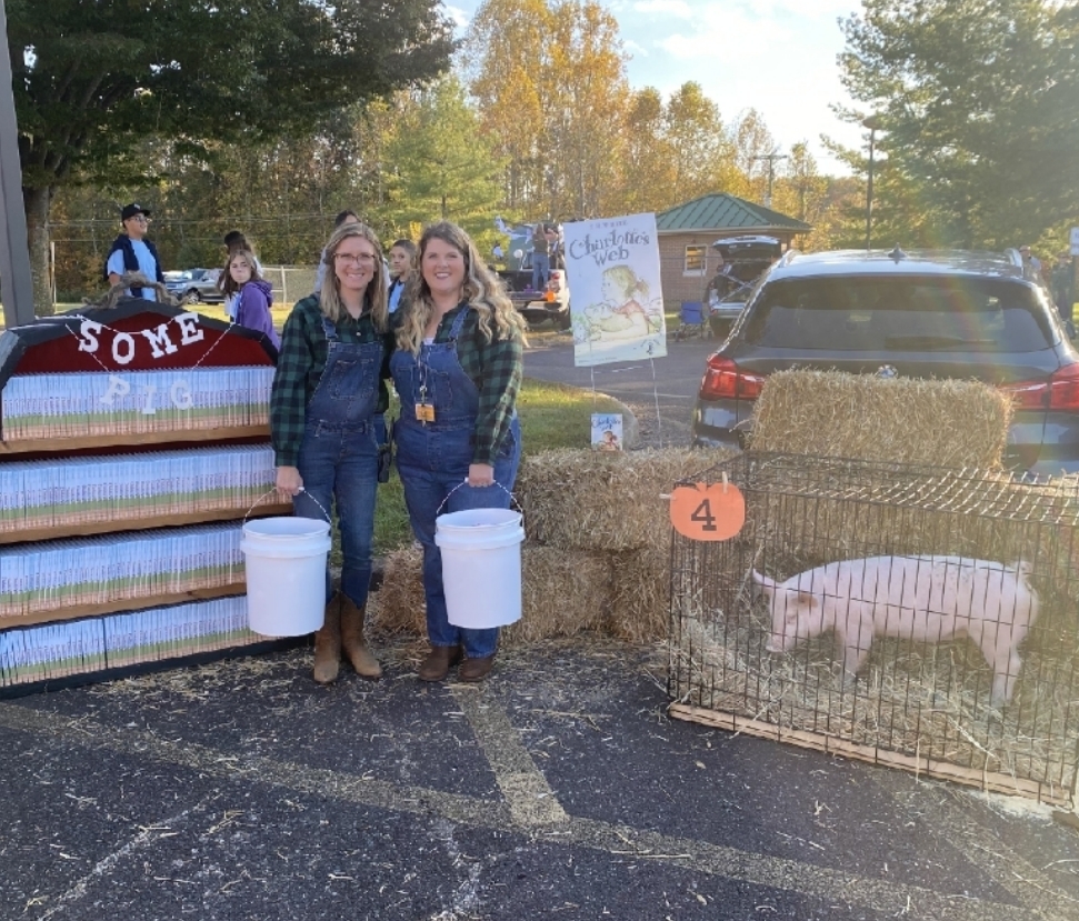 Dr. Gelbert and Mrs. Lane in costumes with a pig at trunk or treat 