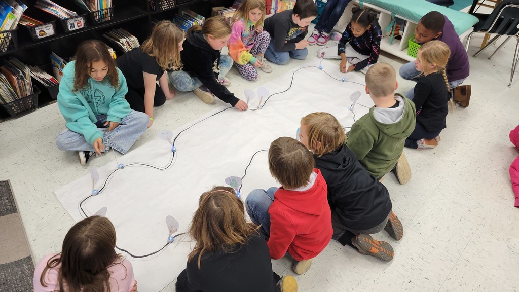 3rd graders making a parade with Ozobots