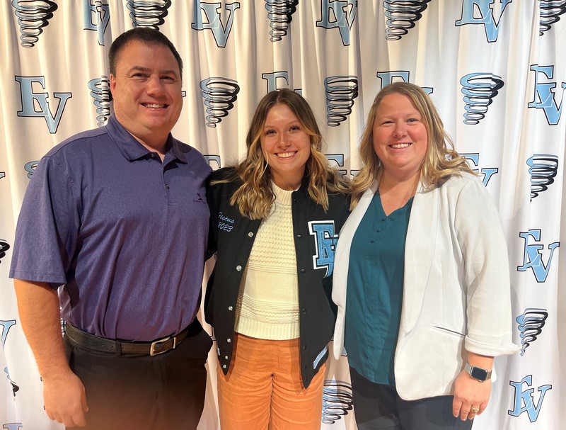 Senior Regan Fiscus with her parents Angie & Simon Fiscus